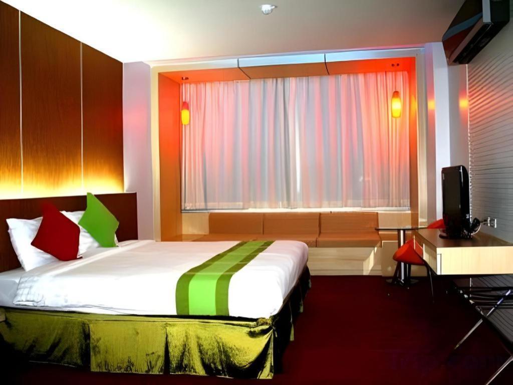 V-One Hotel Korat Nakhon Ratchasima Ngoại thất bức ảnh