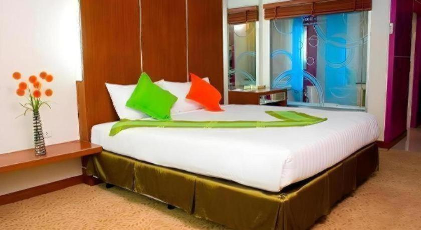 V-One Hotel Korat Nakhon Ratchasima Ngoại thất bức ảnh